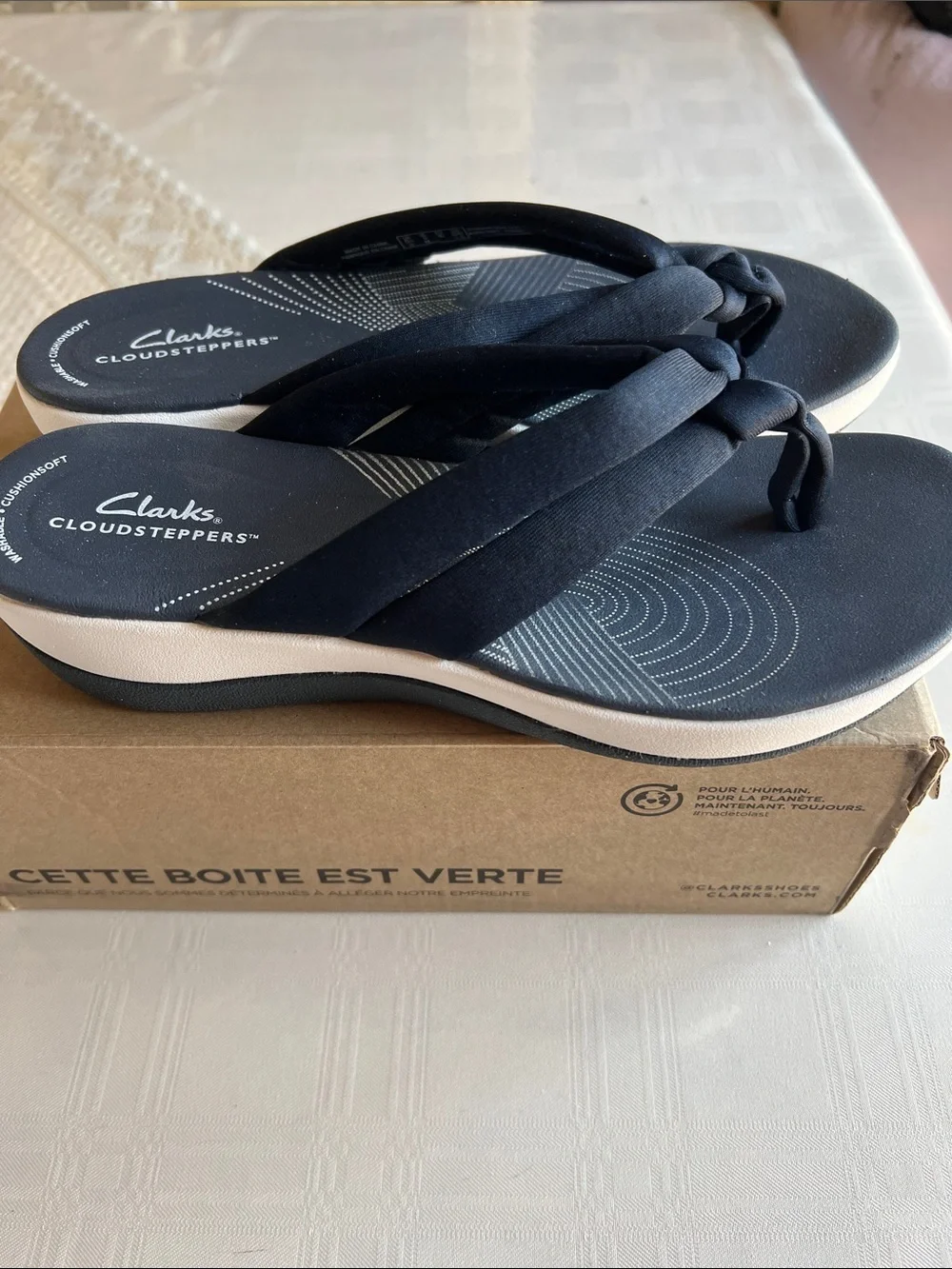 Clarks Cloudsteppers Black Padded Thong Sandals NWT